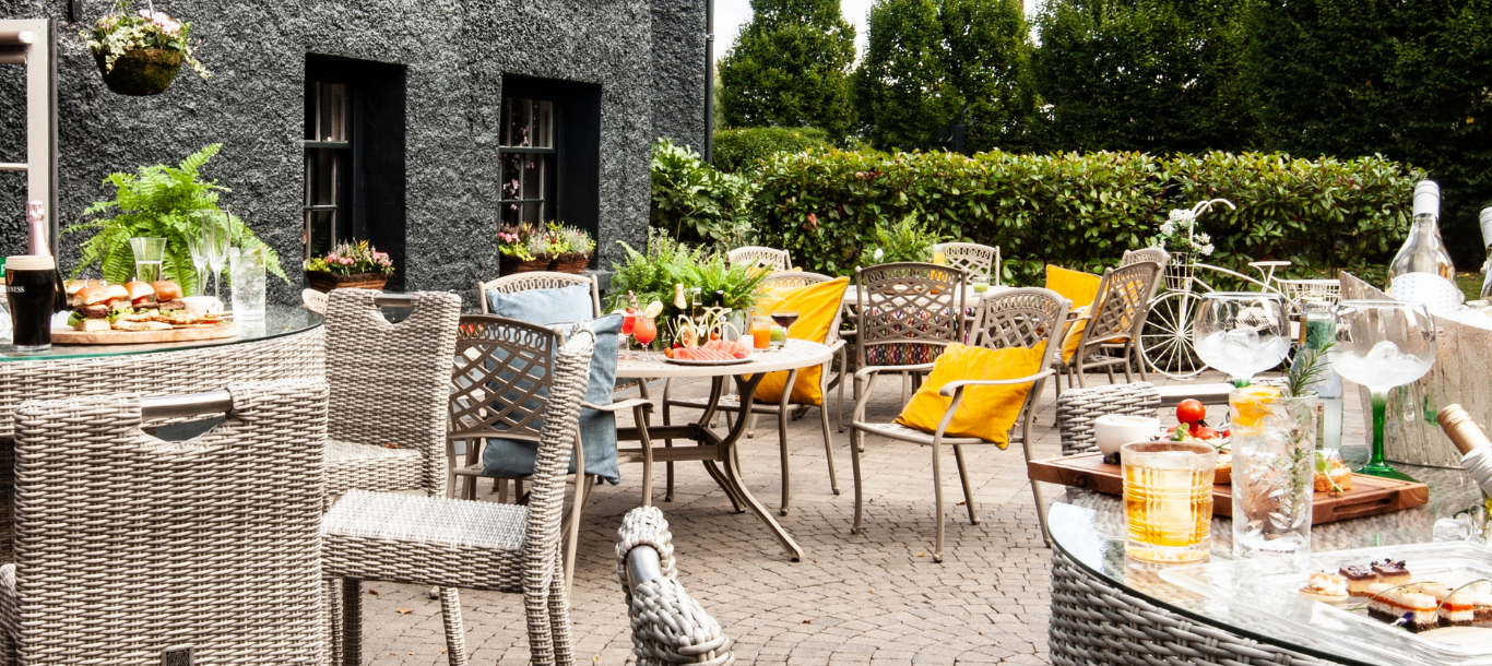 Garden Drinks Lodge Exterior Rear